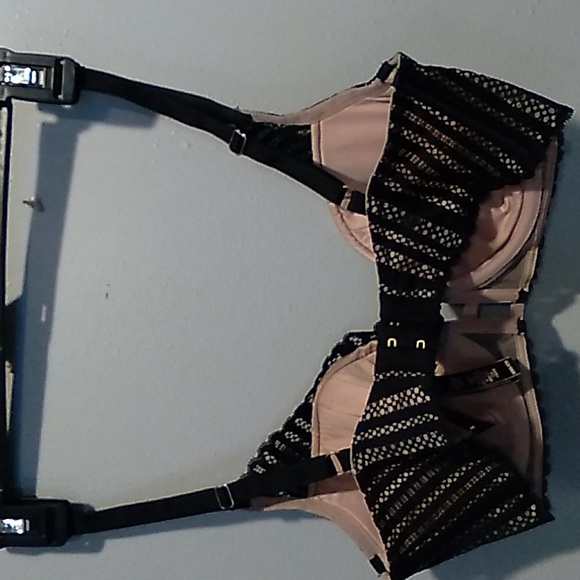 Victoria Secret lined plunge padded push up - Picture 2 of 3